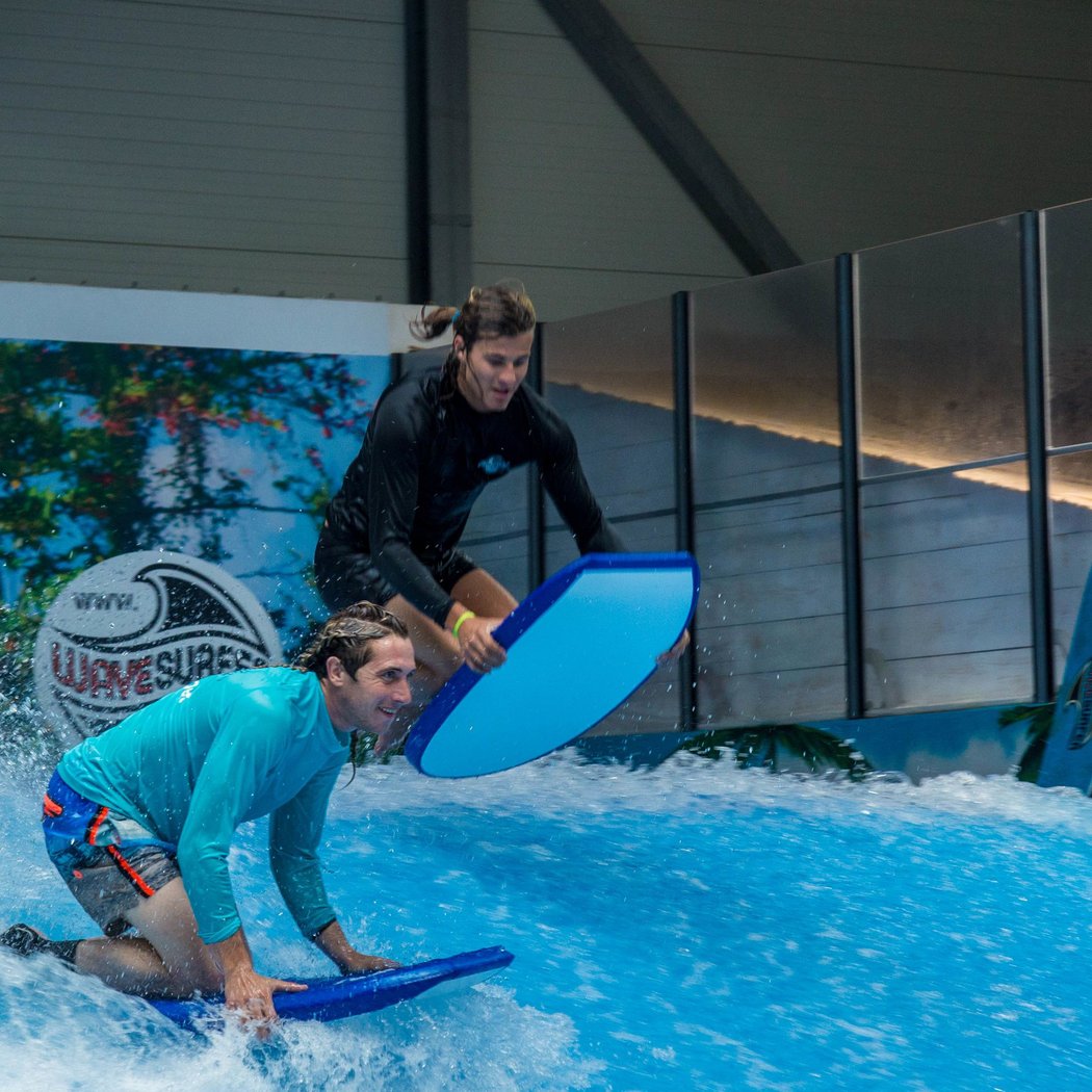Nicki Surf 1