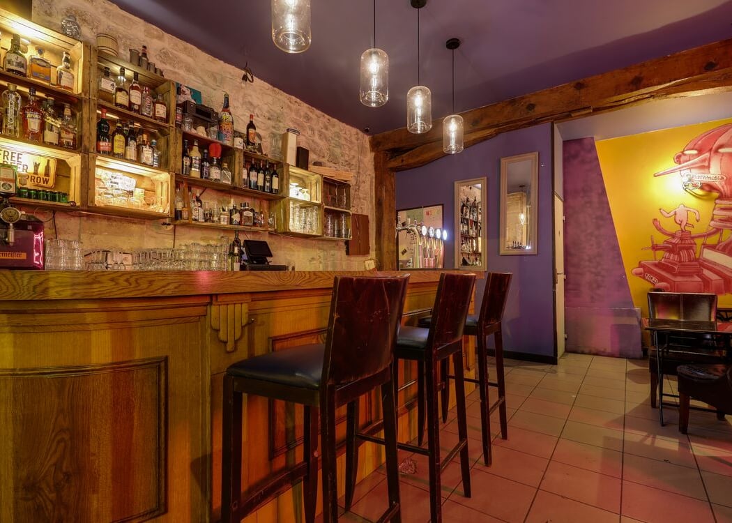 LE BAR 21 1
