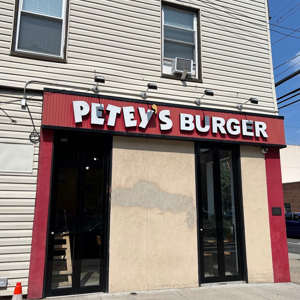 Petey's Burger 3