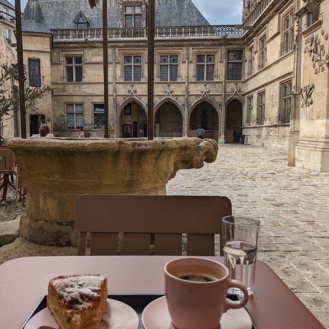 Le café des amis de Cluny 1