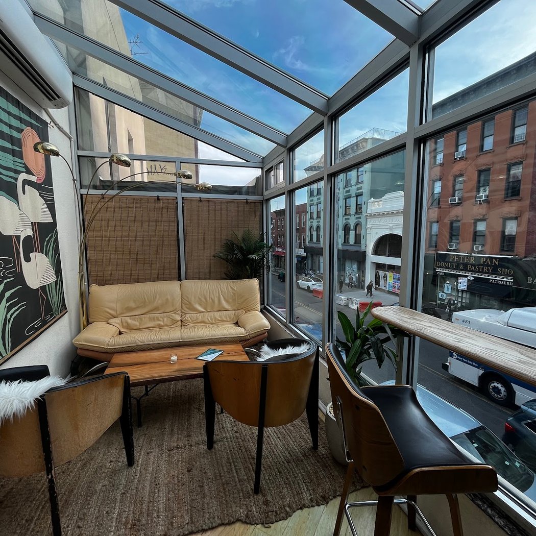 Twins Lounge 3