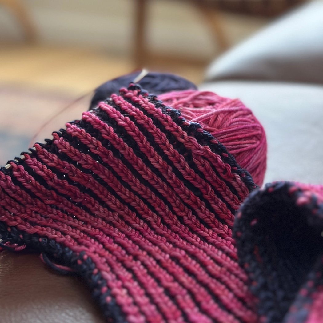 Intro to 2-Color Brioche (Knitting Flat) 1