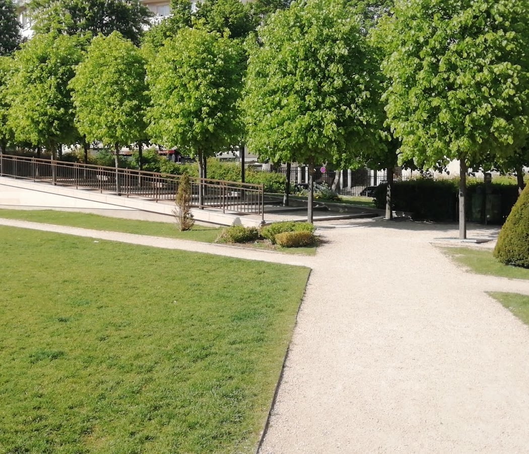 Square Edgar Quinet 2