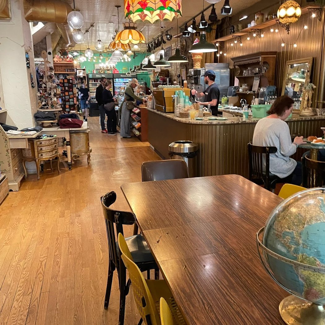 Le Petit Dep｜Café-Épicerie Fine｜St-Sulpice 3