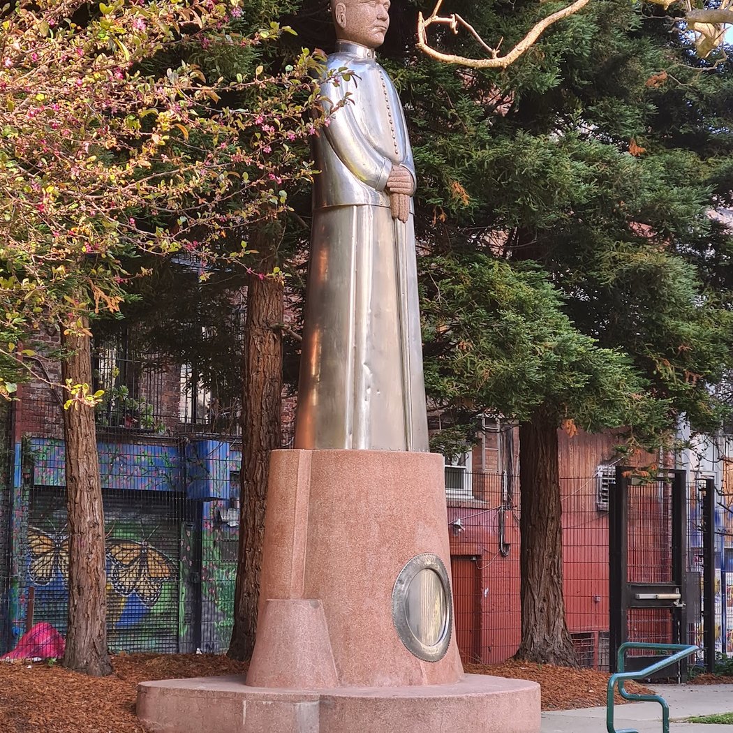 Dr. Sun Yat Sen Statue 1