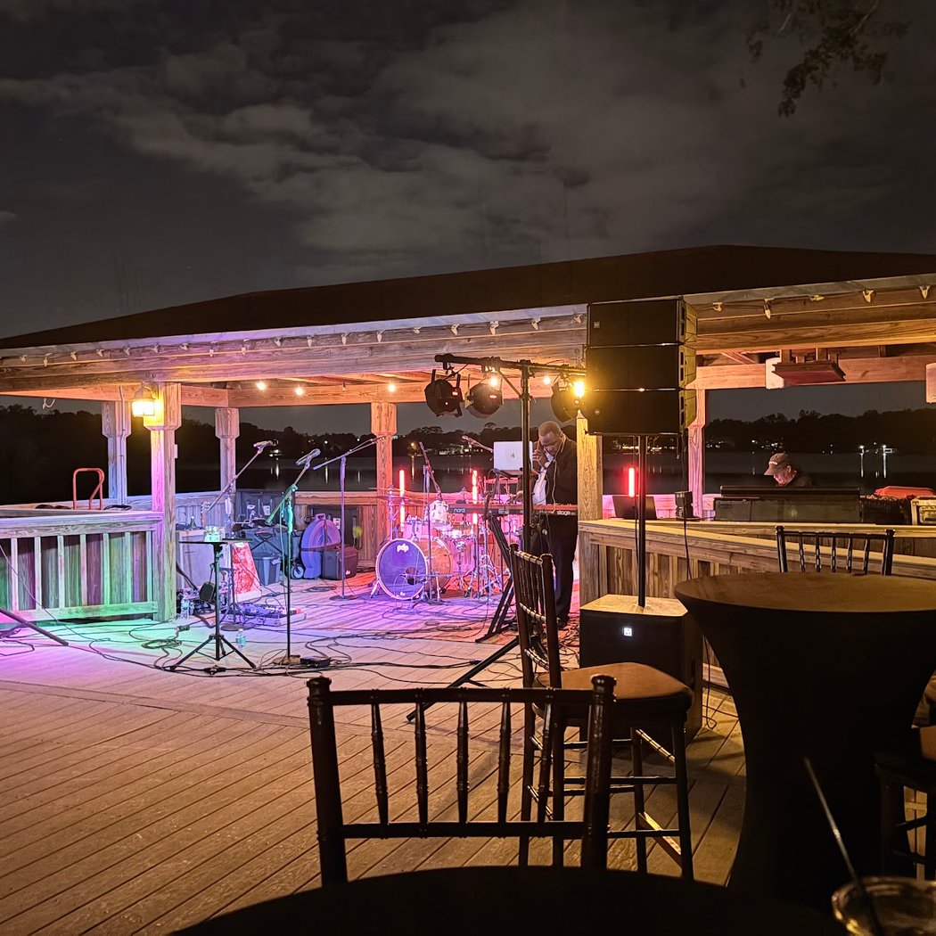 Enzo's on the Lake 2