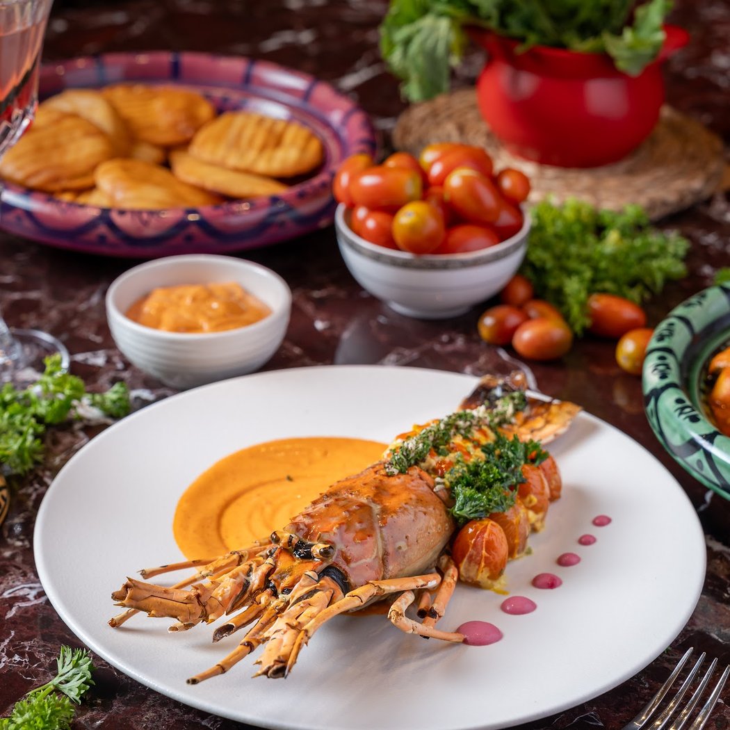 Valentine's 5-course meal with panoramic views 3