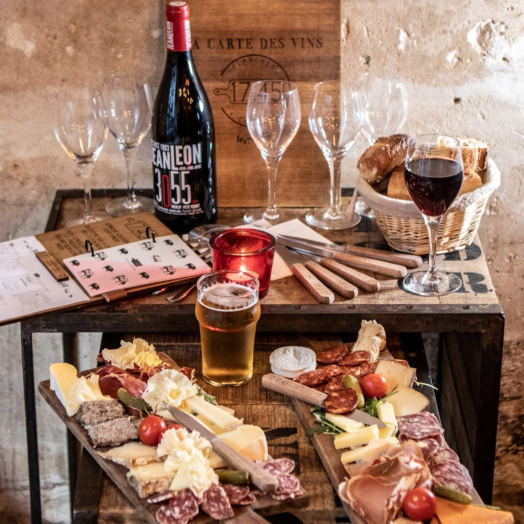 Le 17.45 Lisboa Bairro Alto - Composition of cheese and charcuterie boards 1