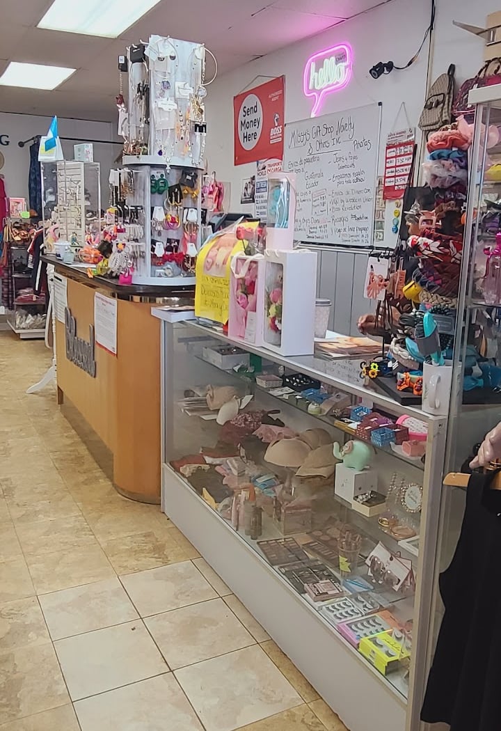 La Tienda del Pueblo Gift Shop 3