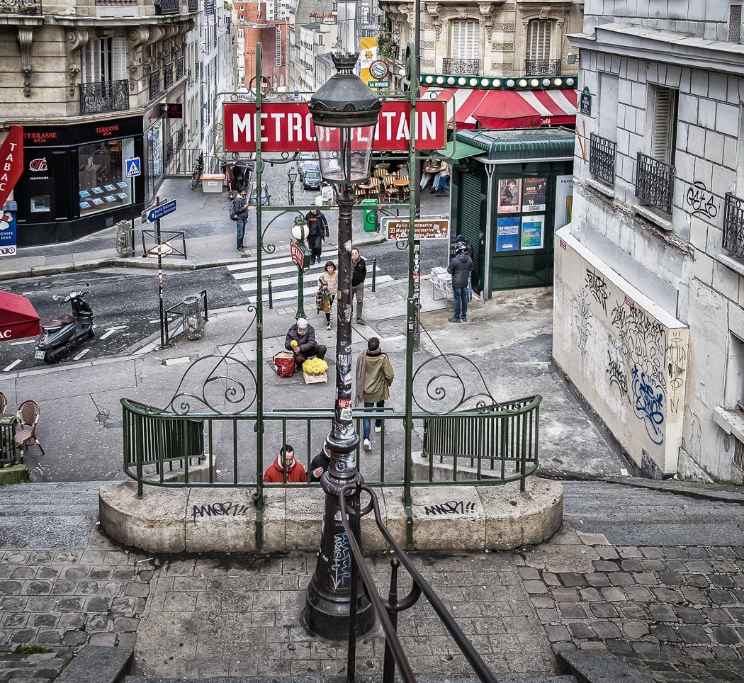 Metro entrance Lamarck-Caulaincourt 3