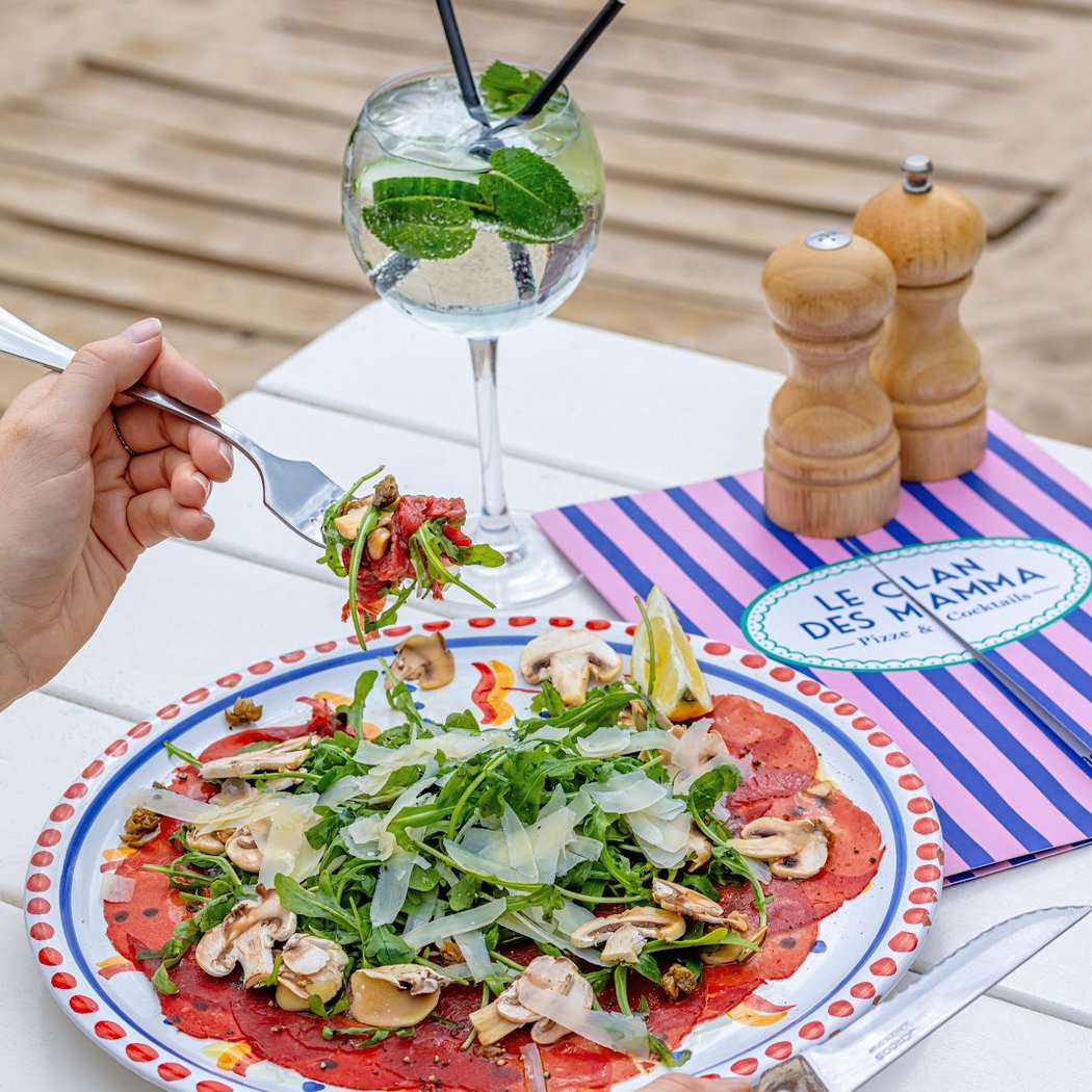 Monica - Le Clan des Mamma, Pizzas & Cocktails - La Baule, Restaurant de plage 1