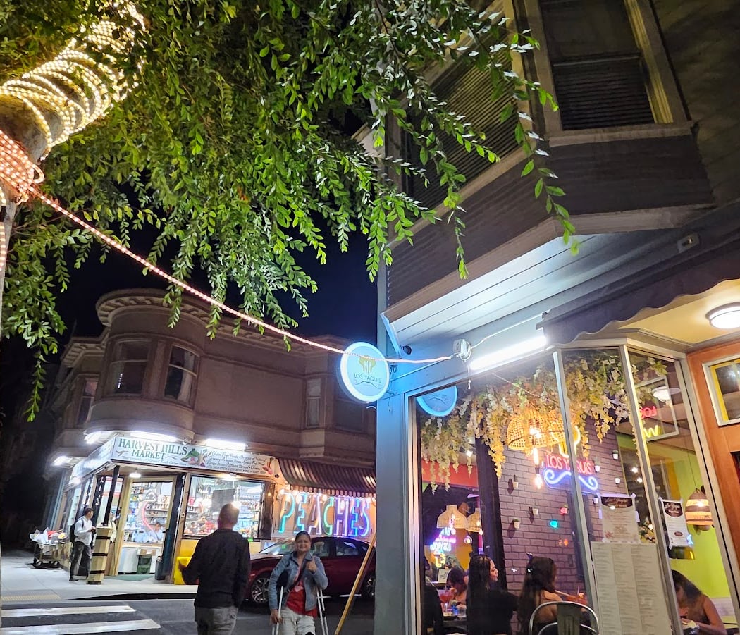 Los Yaquis Méx Restaurant. 2
