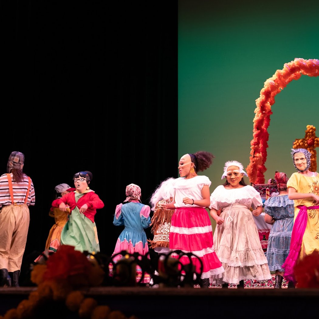 Ballet Folklorico Mexicano De Carlos Moreno 3