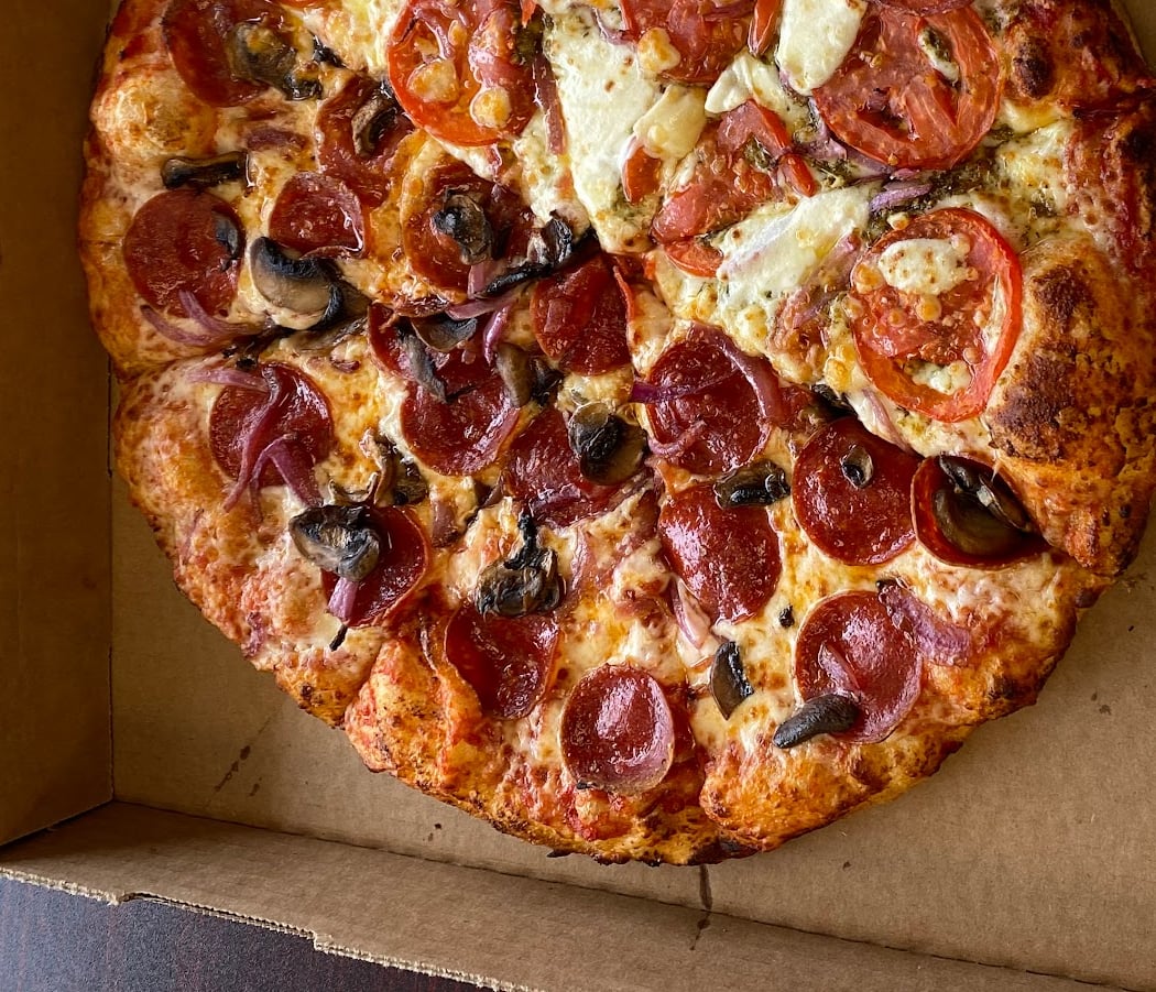 La Piazza Pizza And Subs 3