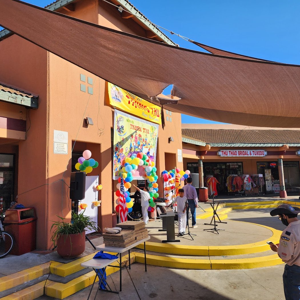 Lion Plaza 2