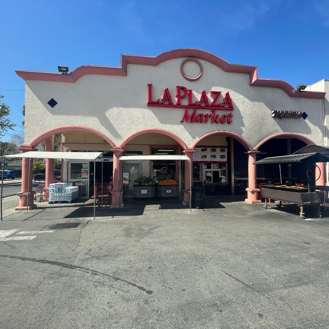 La Plaza Market 2