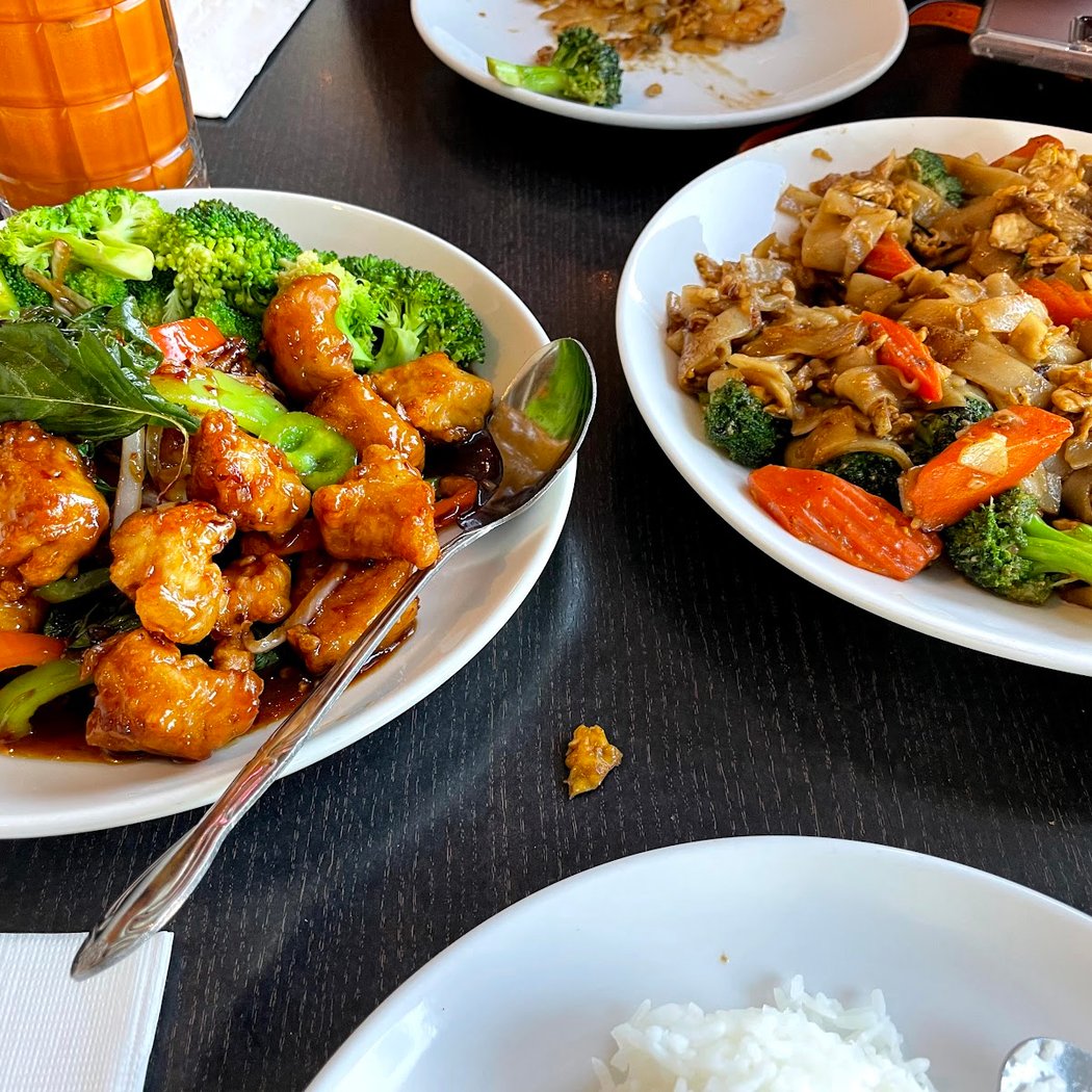 Lotus Thai Restaurant 3