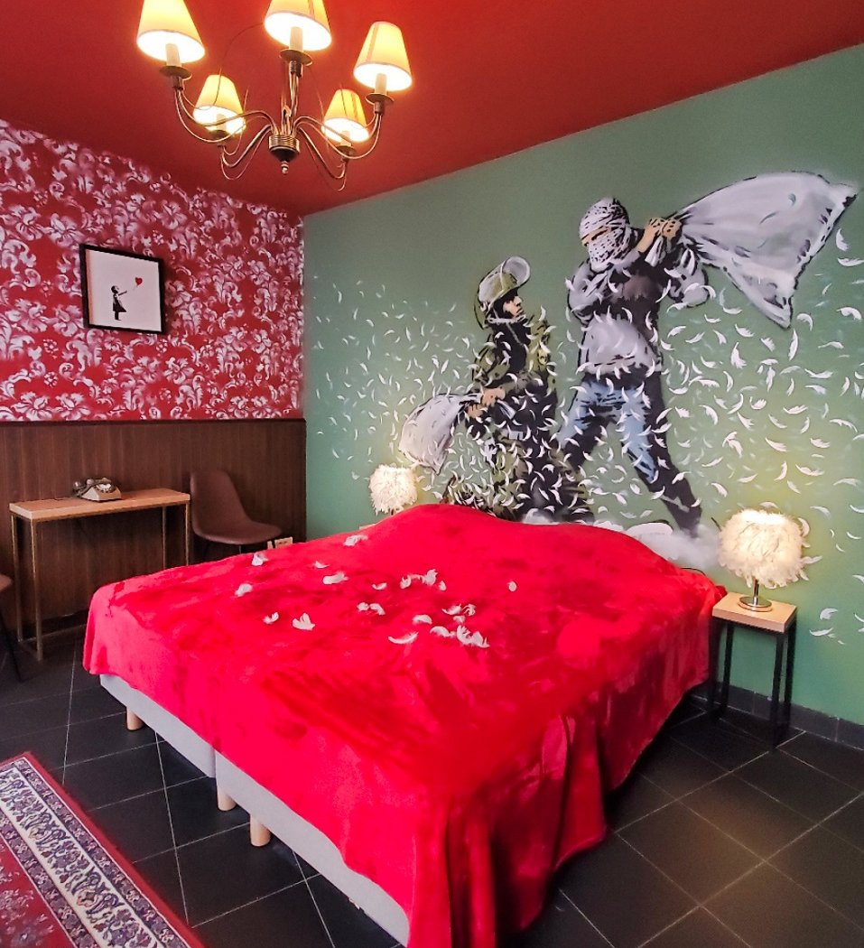 The Walled Off Hotel Paris 1
