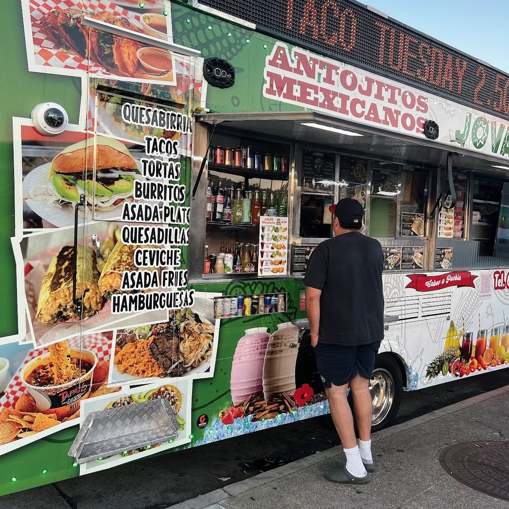Antojitos Mexicanos Jovanni (Taco Truck) 2
