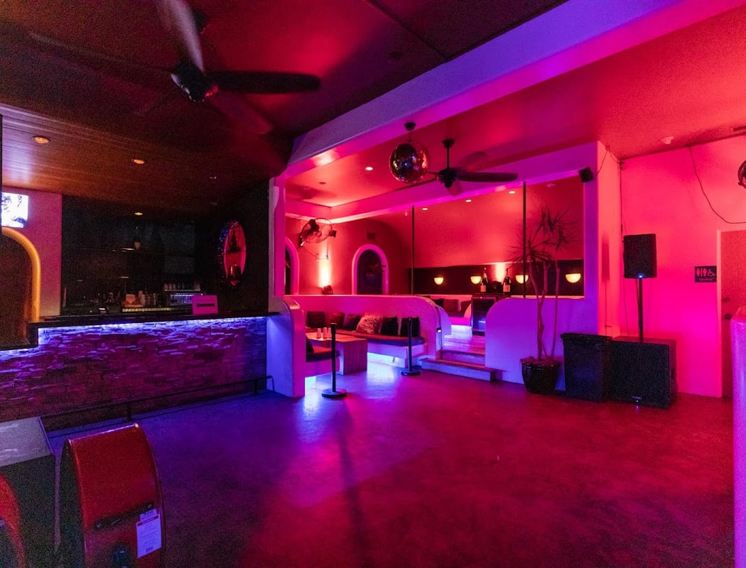 EOS Lounge 2
