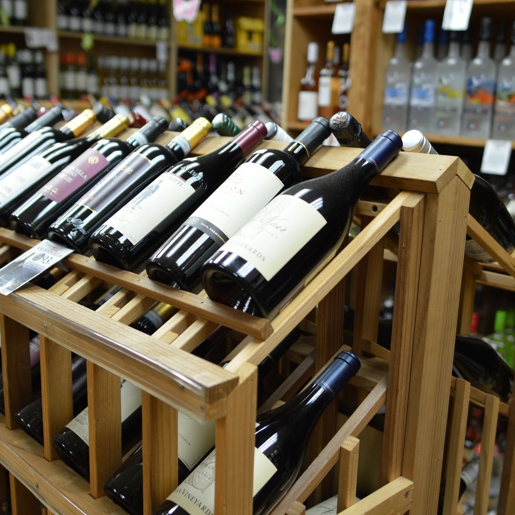 Red’s Wine & Spirits 1