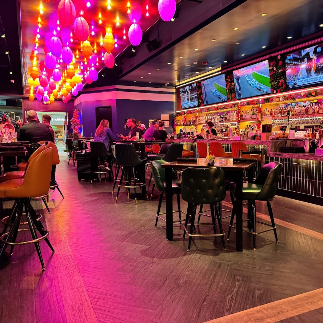 Flanker Kitchen + Sports Bar 5
