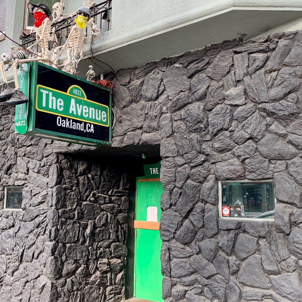 The Avenue Bar 2