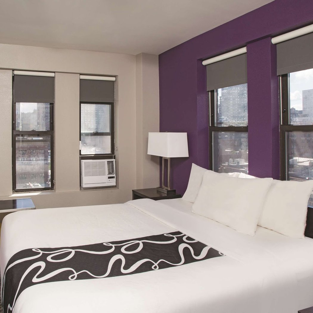 La Quinta Inn & Suites by Wyndham New York City Central Park 3