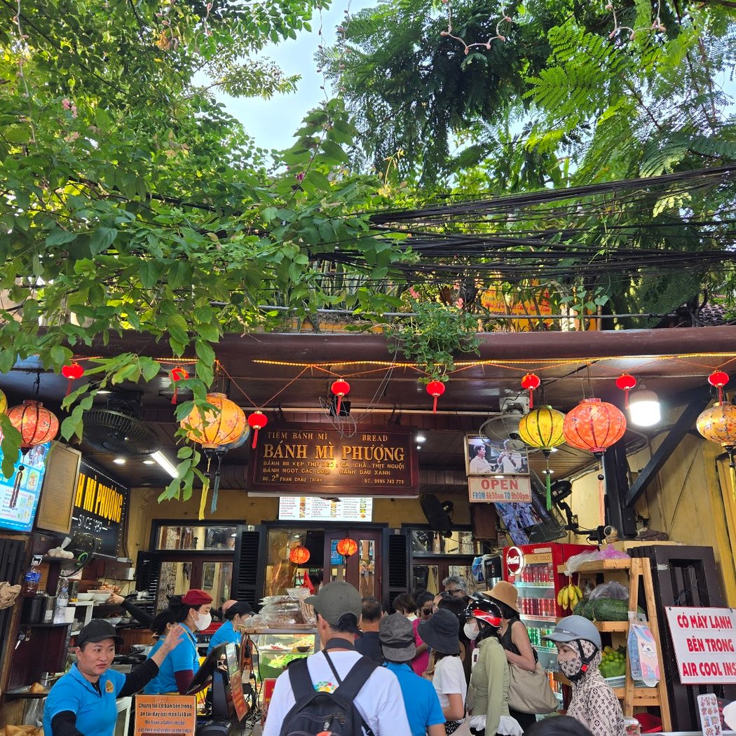 Bánh Mì Phượng 3