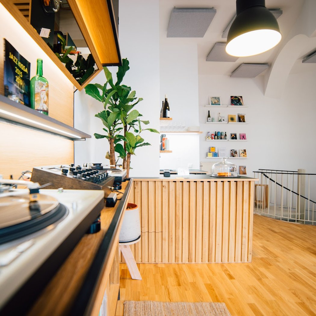 Unkompress Listening Bar 2
