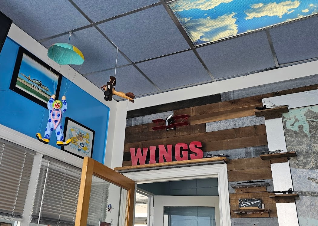 Wings Airport Grill 2