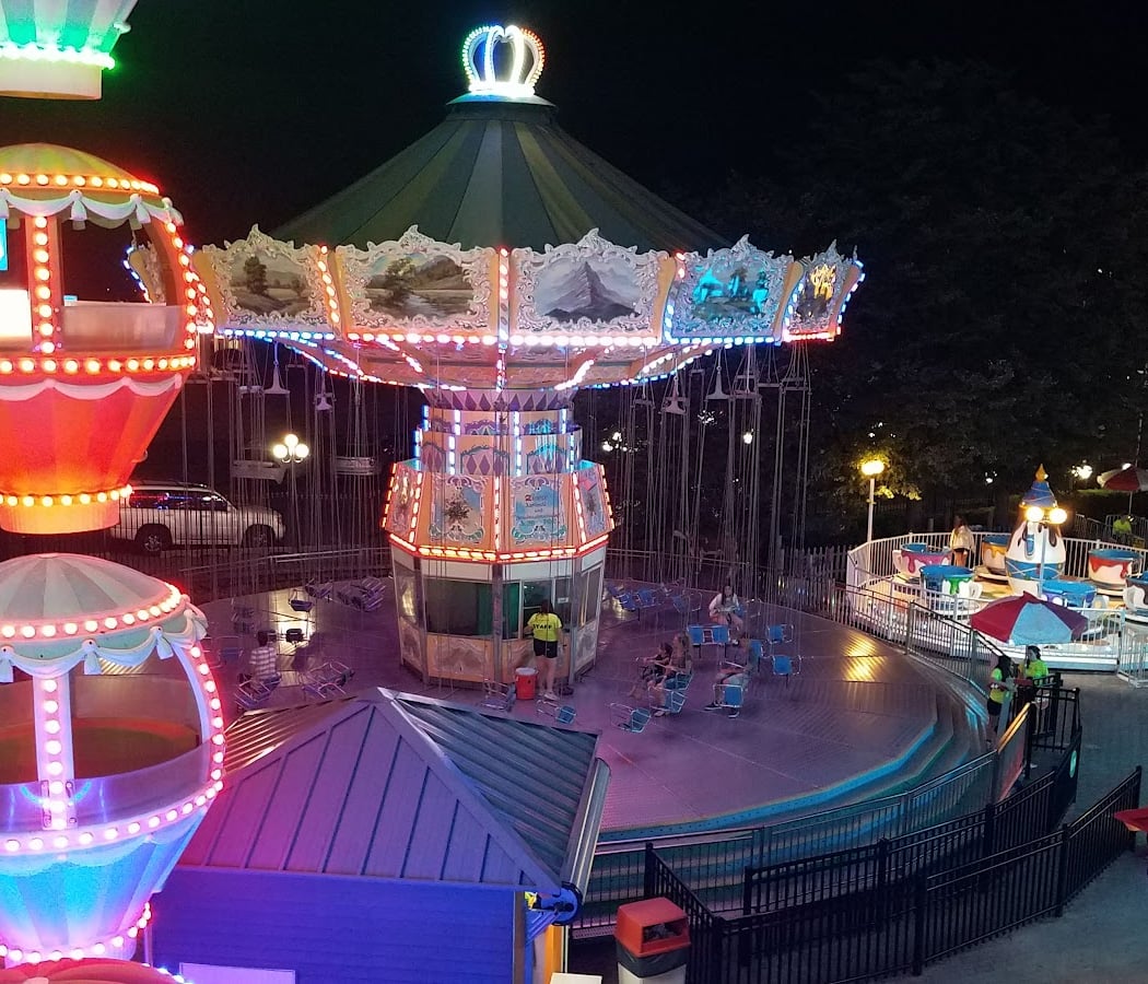 Adventureland Hosts Very First Drone Show 3