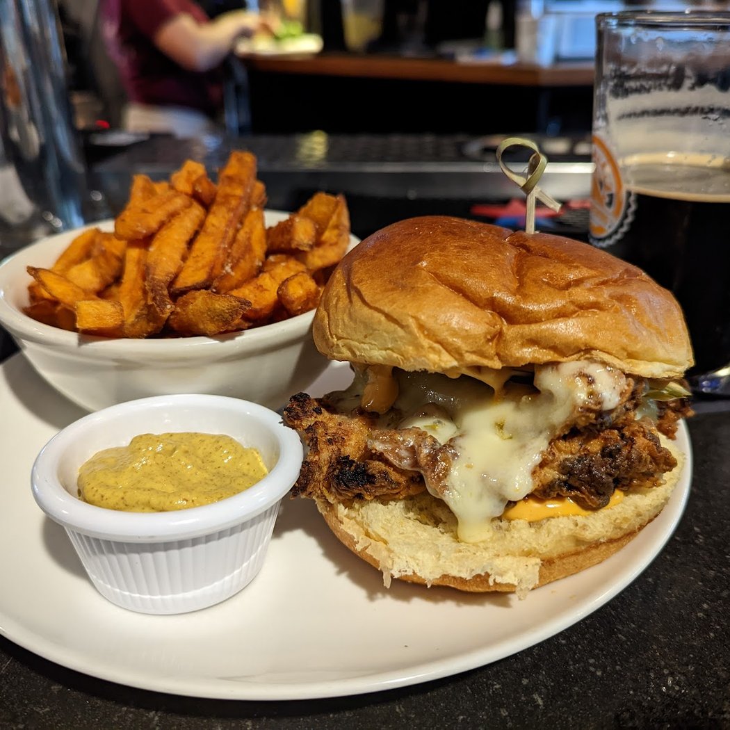 Growlers Beer Bistro 3