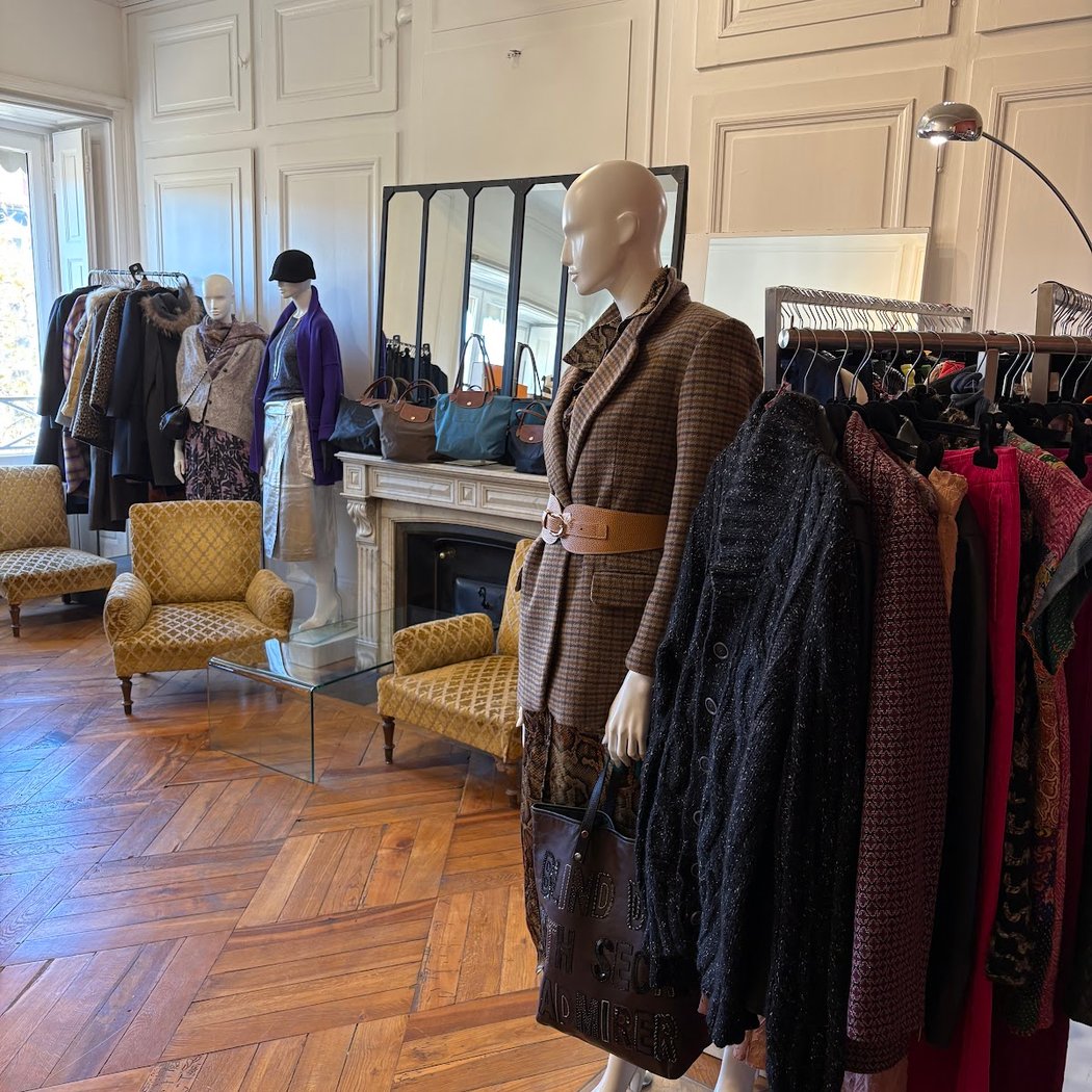 A DomiMod Dépôt-vente Femme Haut de Gamme Luxe Tendance 3