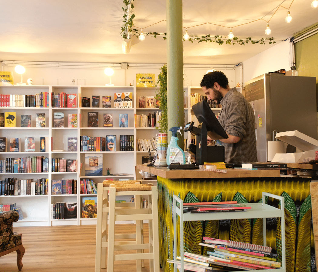Book club meeting: “On quitte, on démissionne, on se casse !”