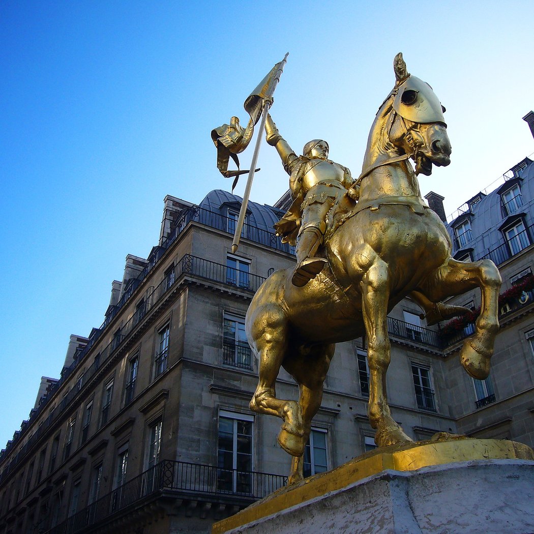 Discover Parisian Style on Rue de Rivoli 3