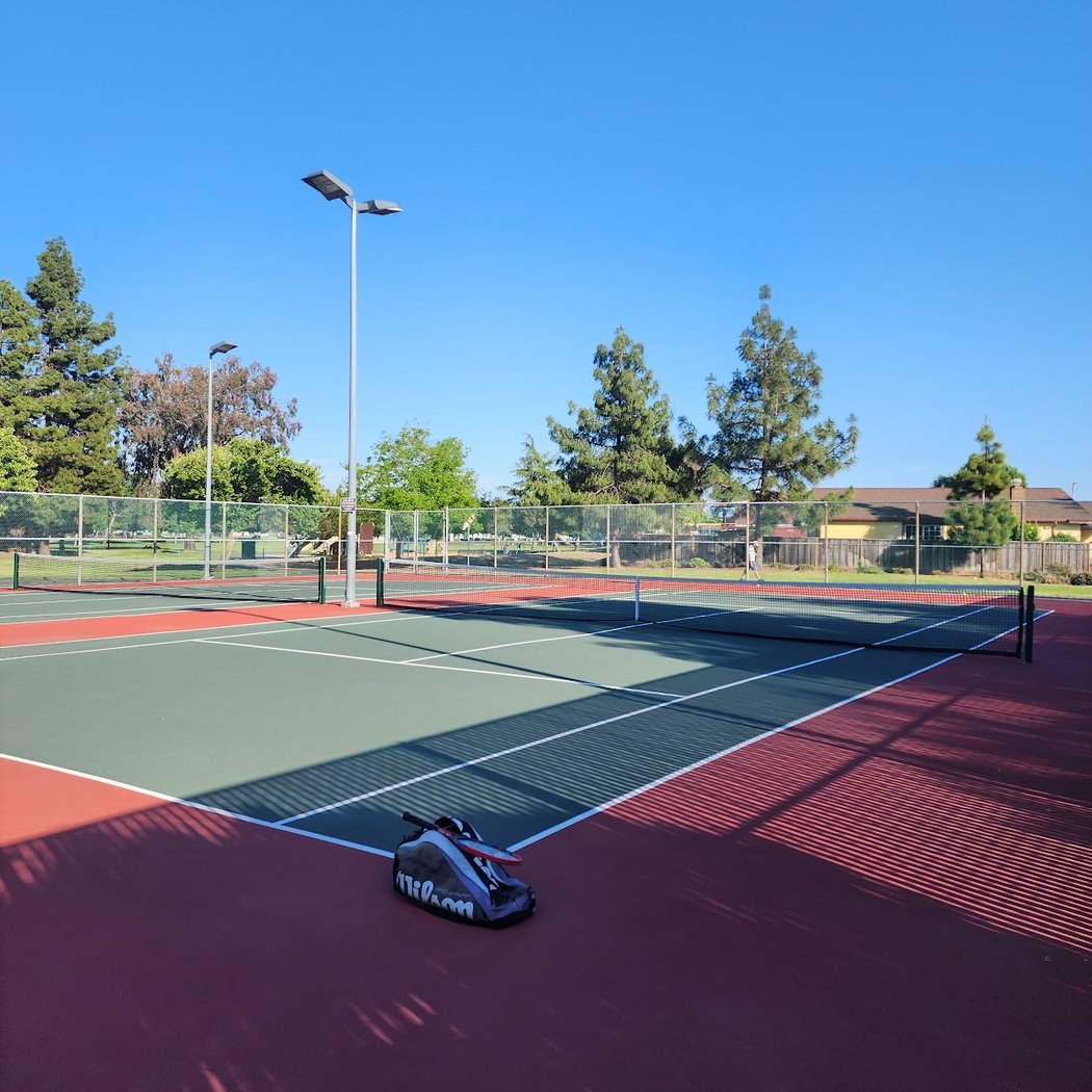 Pinewood Park Tennis Courts 1