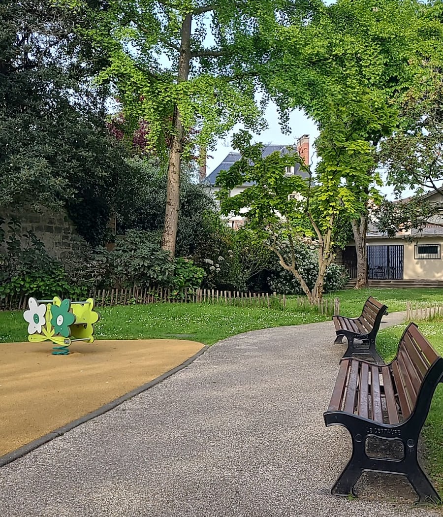 Square Saint Hilaire 2