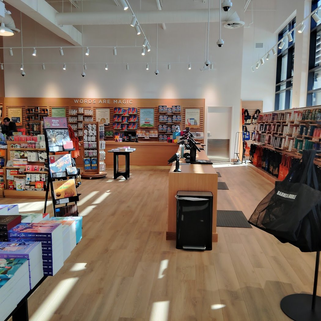 Barnes & noble café serving Starbucks 3