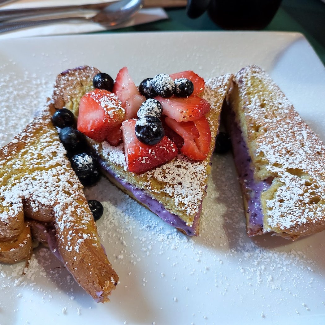 Roxanne Cafe 1