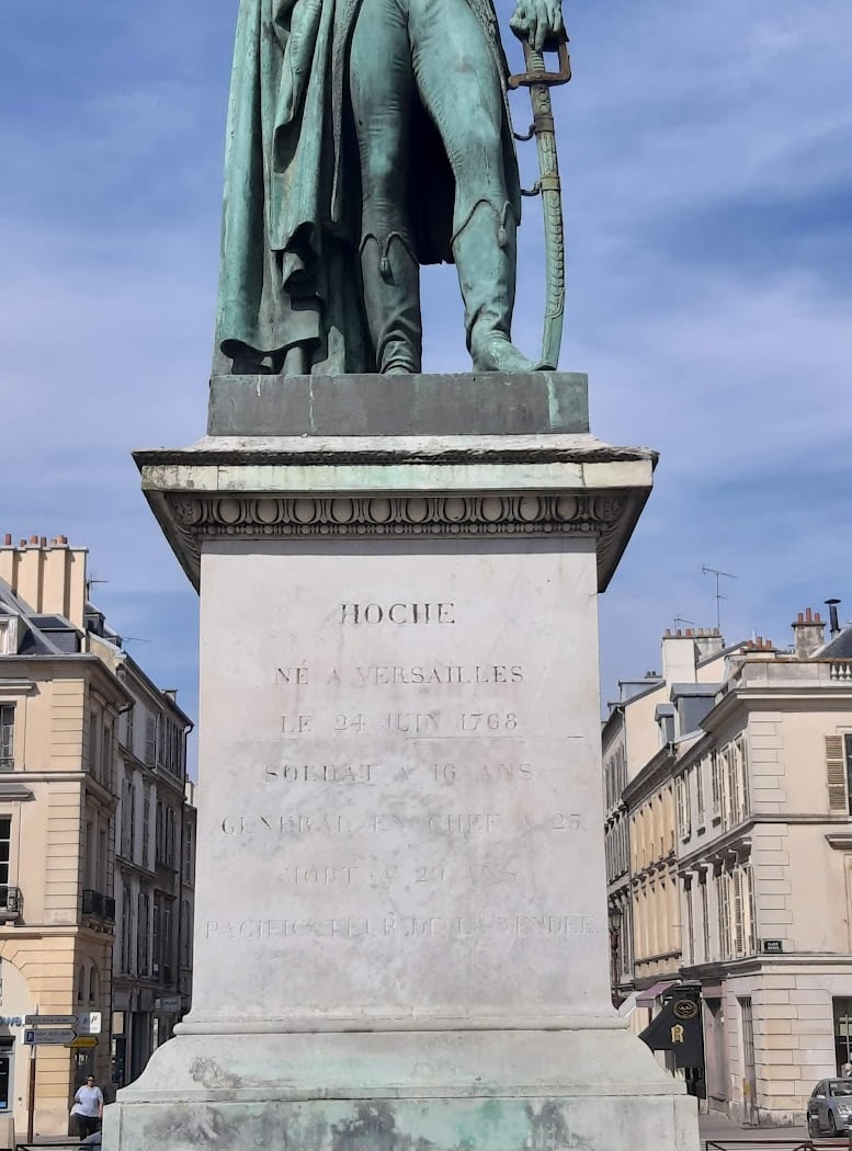 Monument au General Hoche 2