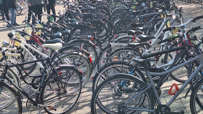 Fahrradmarkt "Fietsenbörse" mit über 600 Fahrrädern