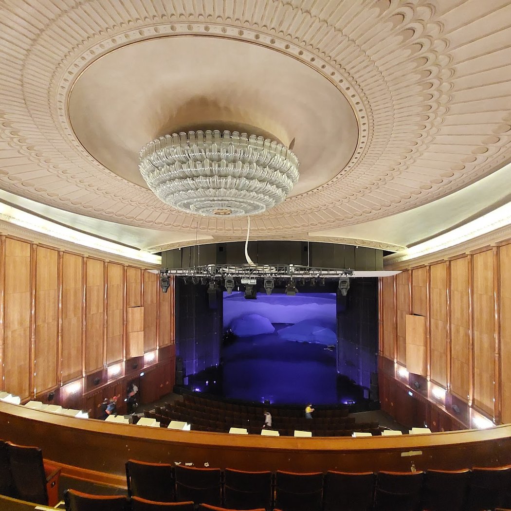 Volksbühne am Rosa-Luxemburg-Platz 3