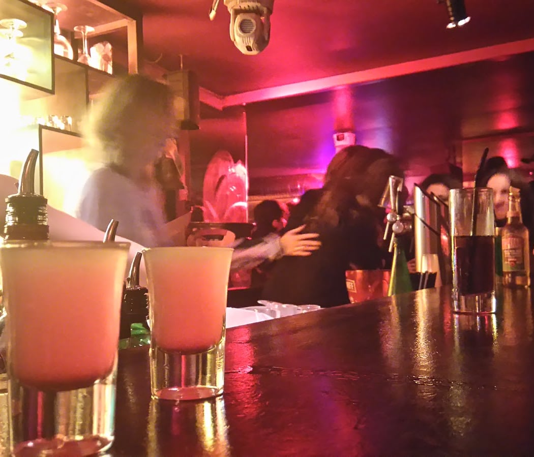 So What / bar féminin 3