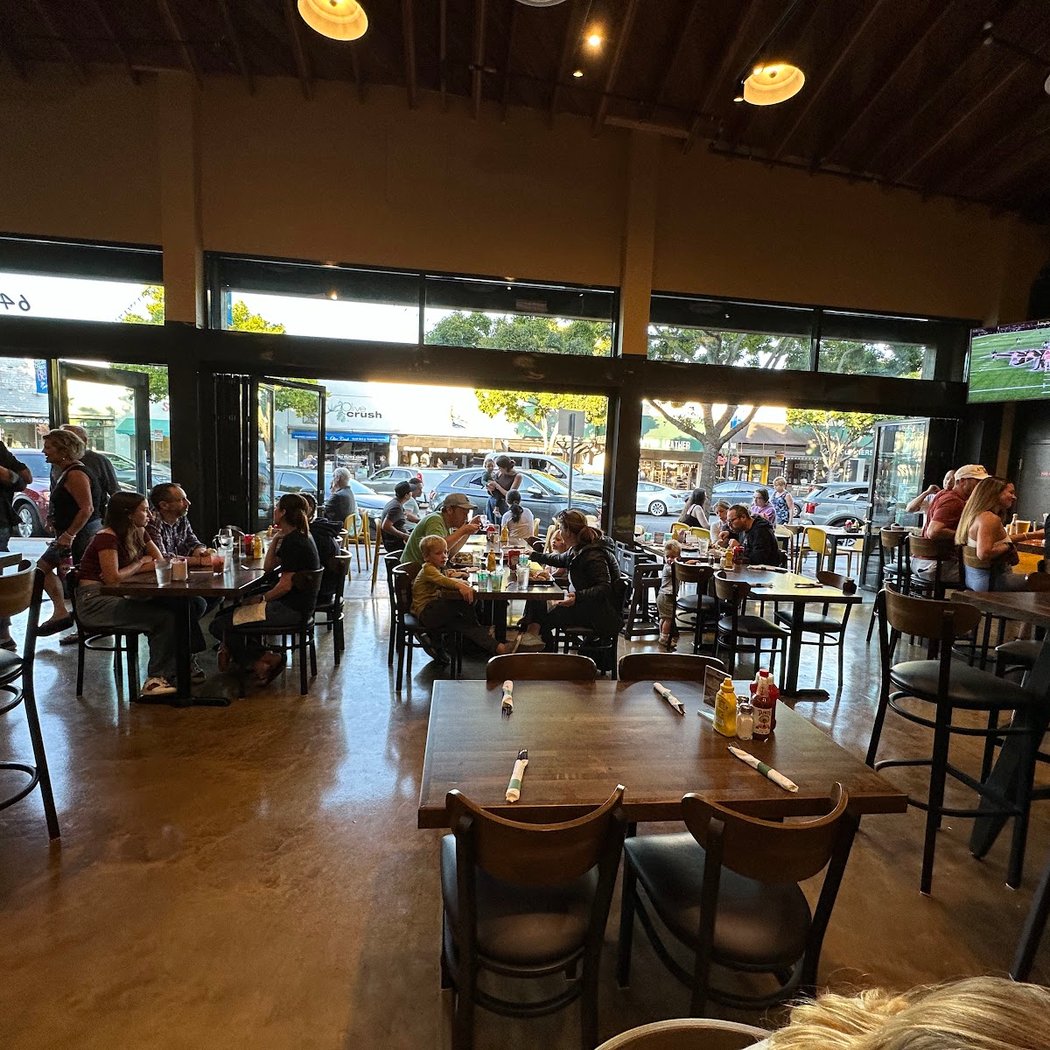 Highlands Sports Bar & Grill 1