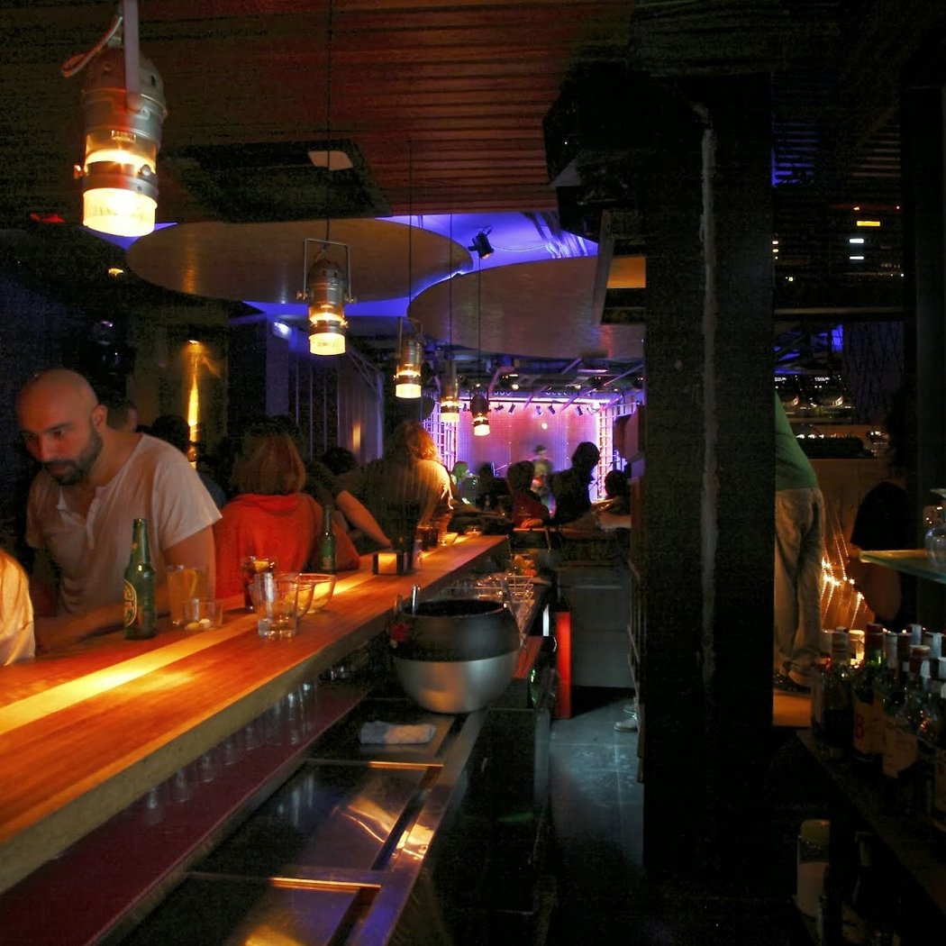 Intruso Bar 2