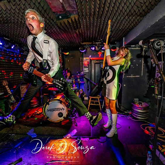 The Molotovs 3