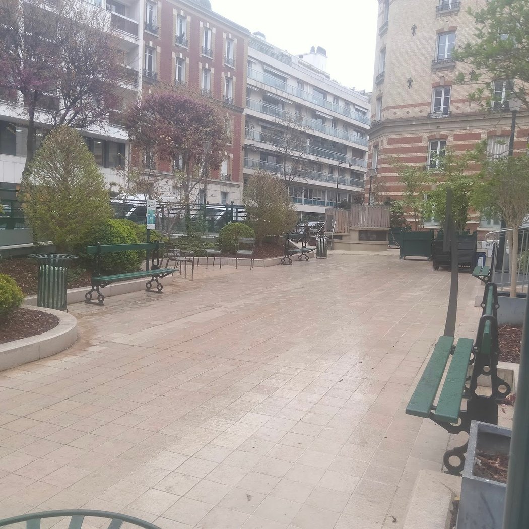 Place Joseph Sitruk 4