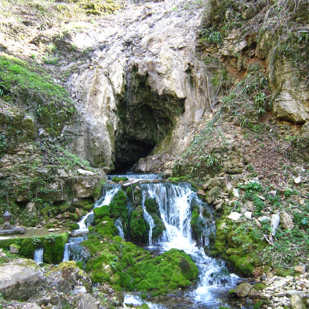 Source pétrifiante et grotte du Bel Affreux 3