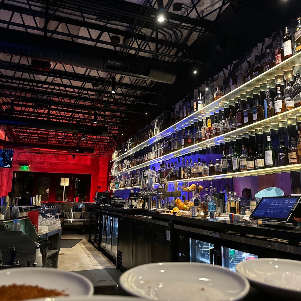 511 Bar & Lounge 4